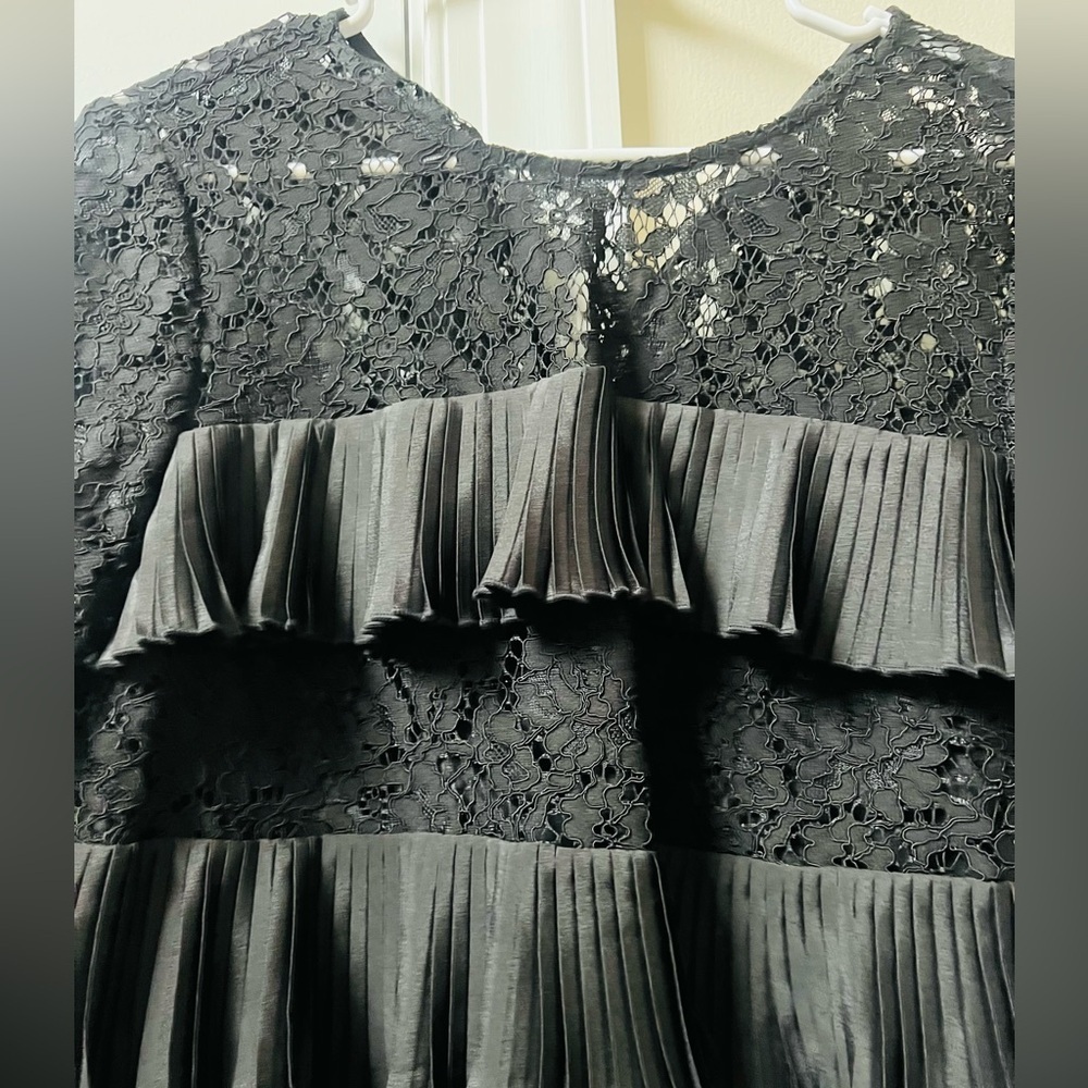 Elegant Jcrew size 2 Black Lace Ruffle Longsleeved Top - Picture 3 of 6